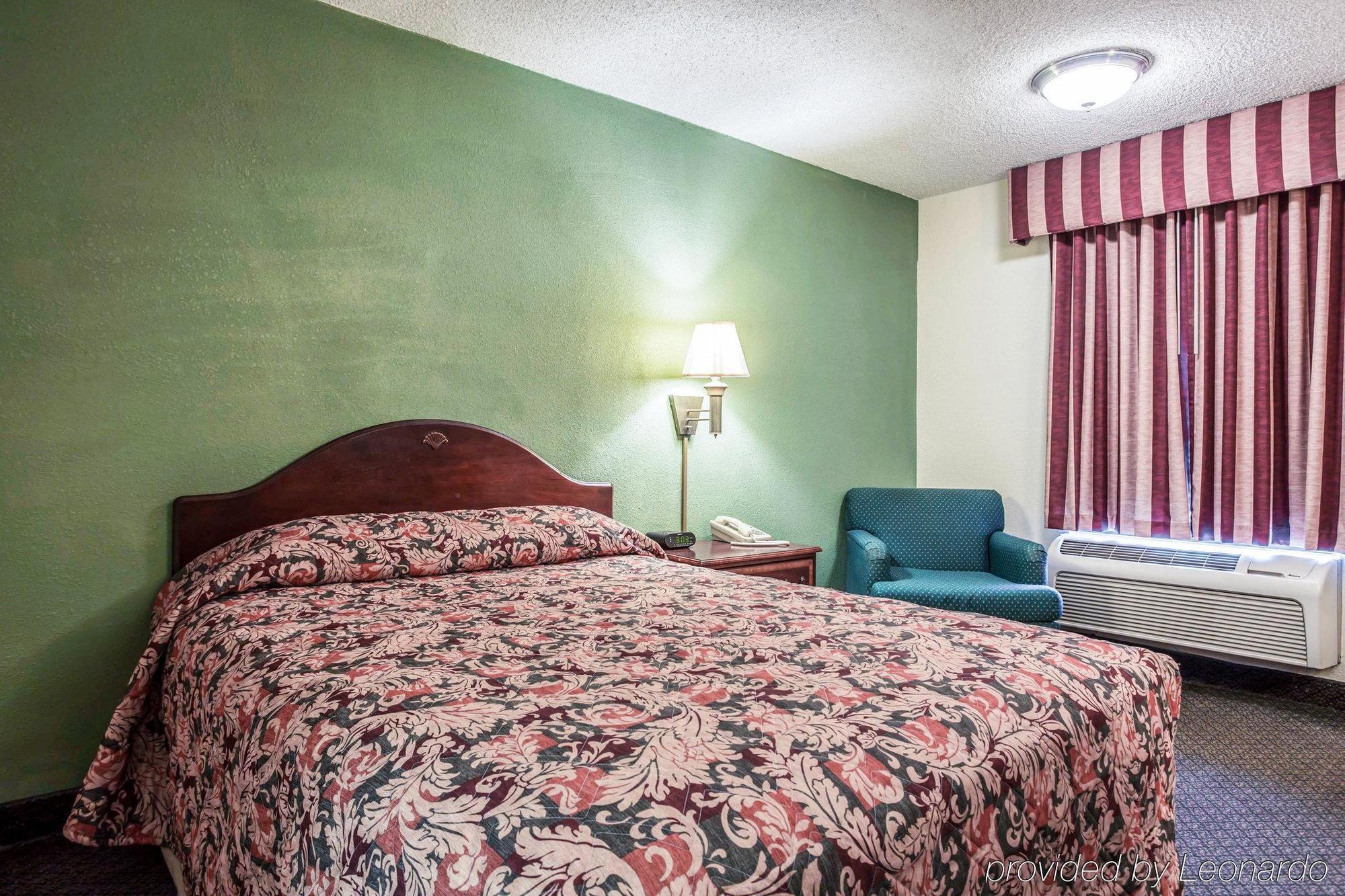 Red Roof Inn & Suites Cornelius - Lake Norman Eksteriør billede