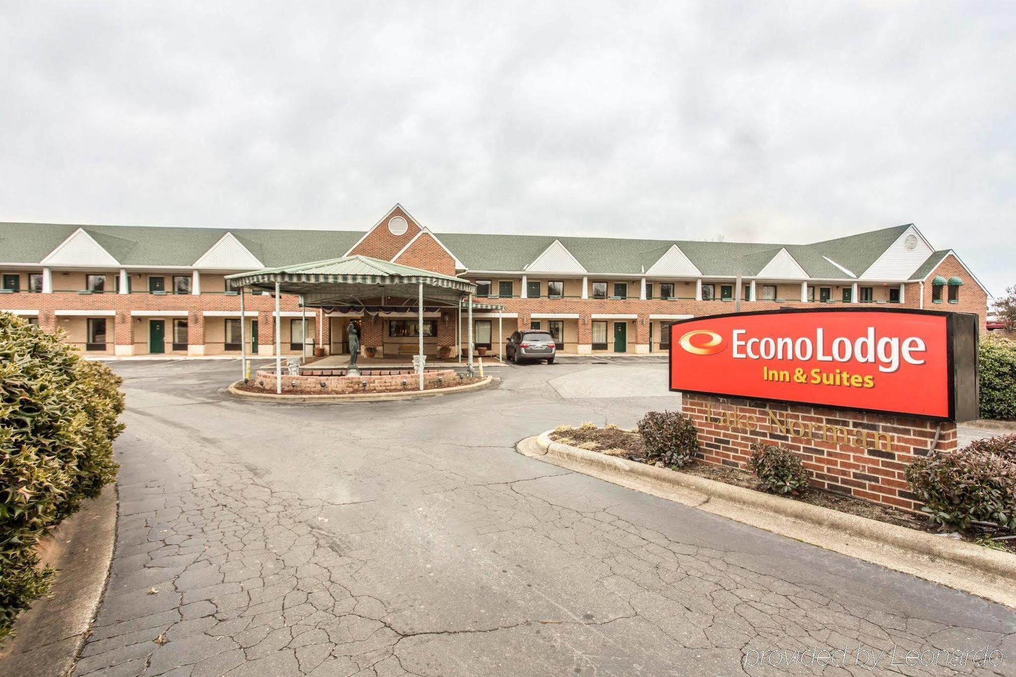 Red Roof Inn & Suites Cornelius - Lake Norman Eksteriør billede