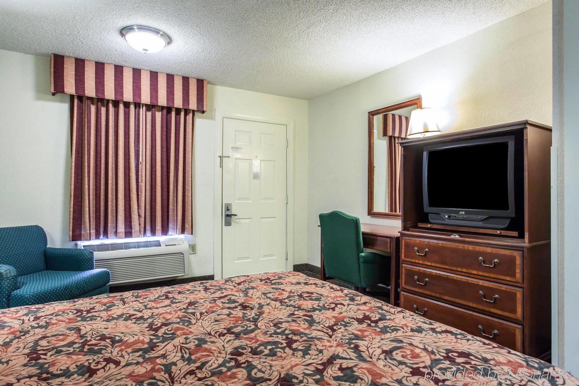 Red Roof Inn & Suites Cornelius - Lake Norman Eksteriør billede