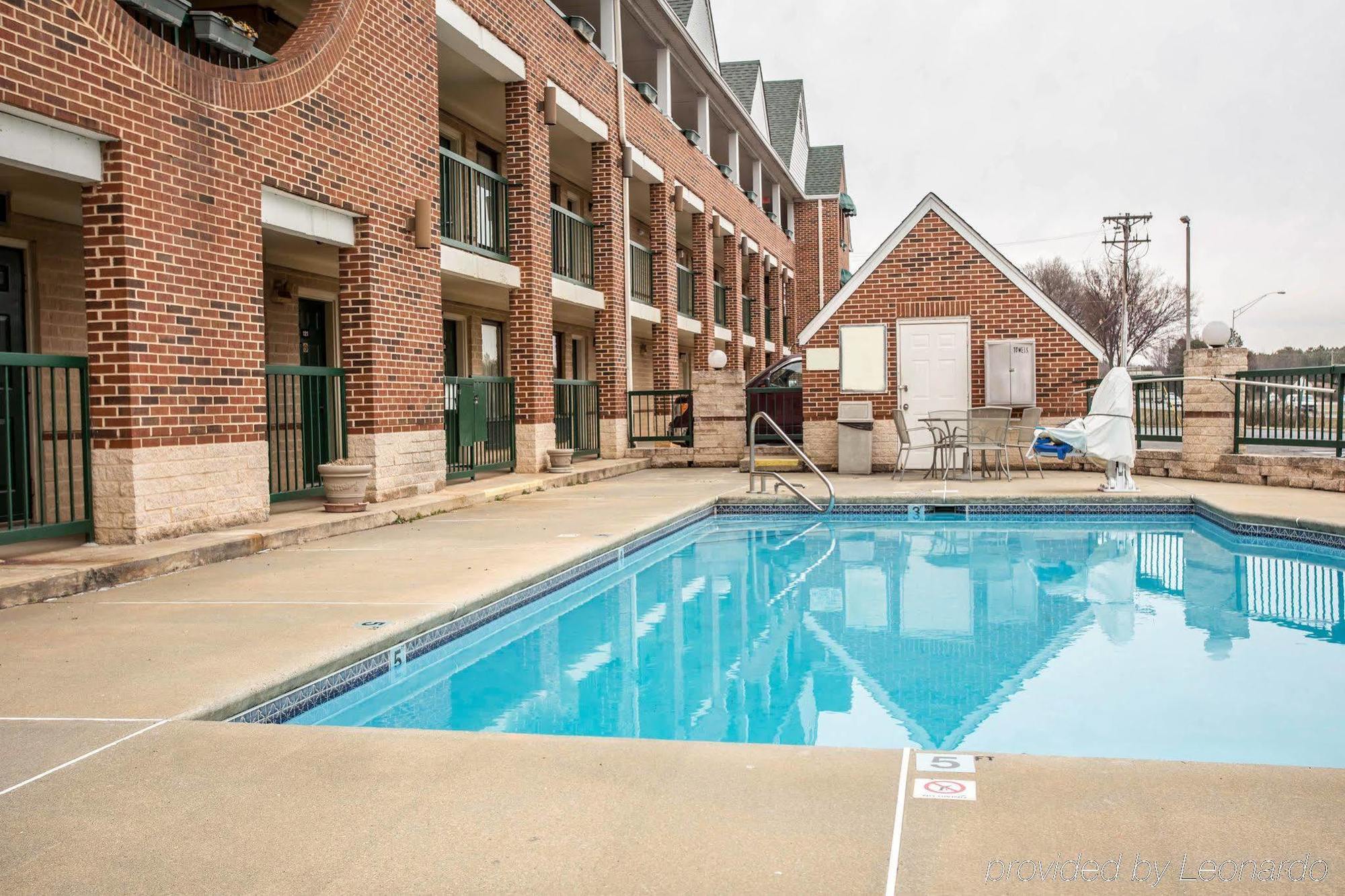 Red Roof Inn & Suites Cornelius - Lake Norman Eksteriør billede