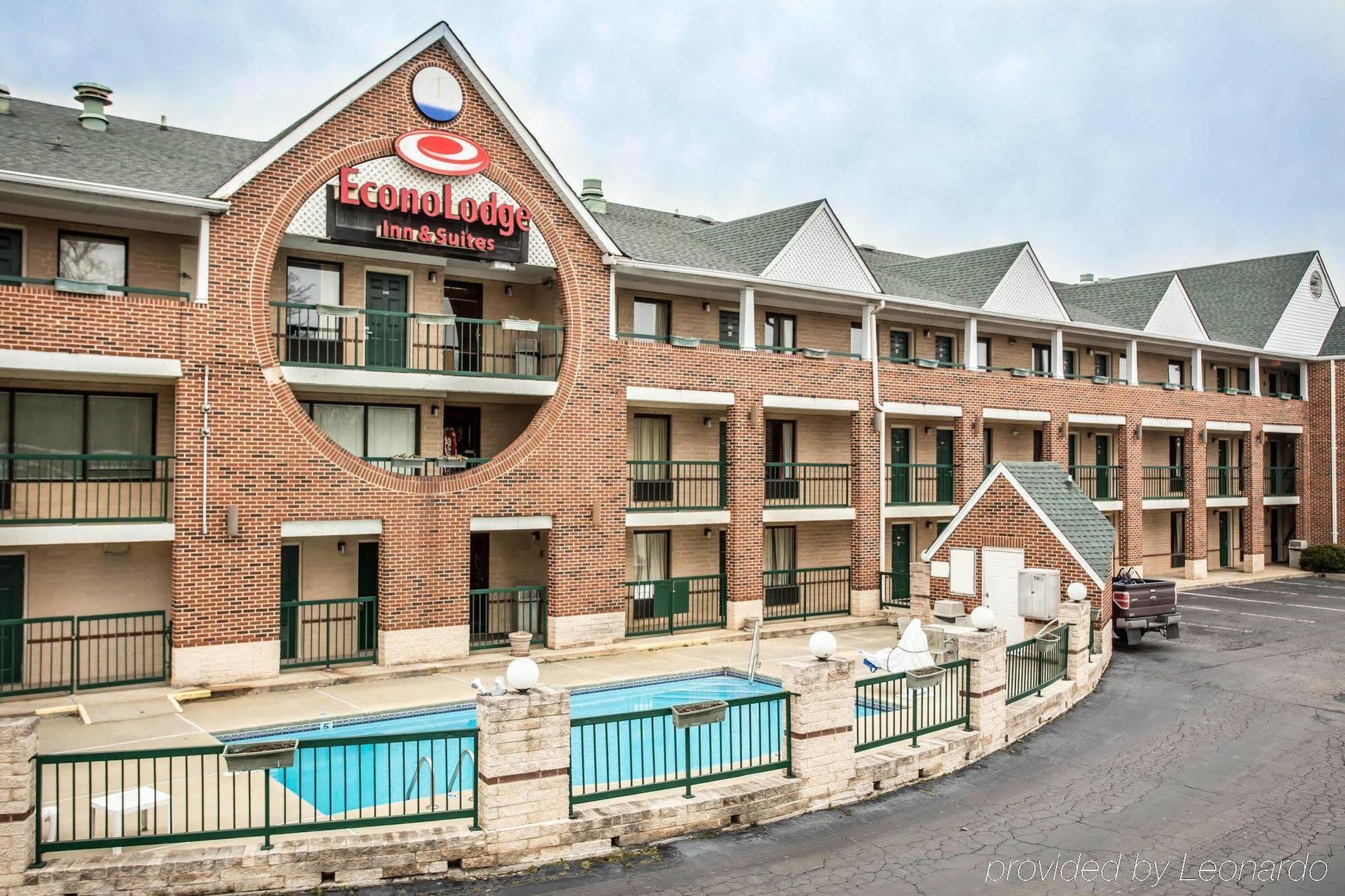 Red Roof Inn & Suites Cornelius - Lake Norman Eksteriør billede