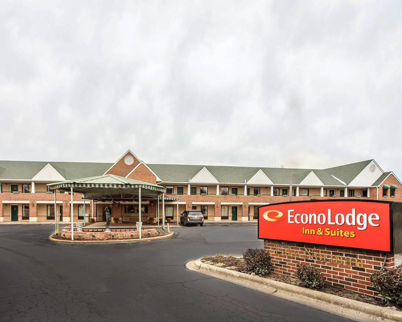 Red Roof Inn & Suites Cornelius - Lake Norman Eksteriør billede