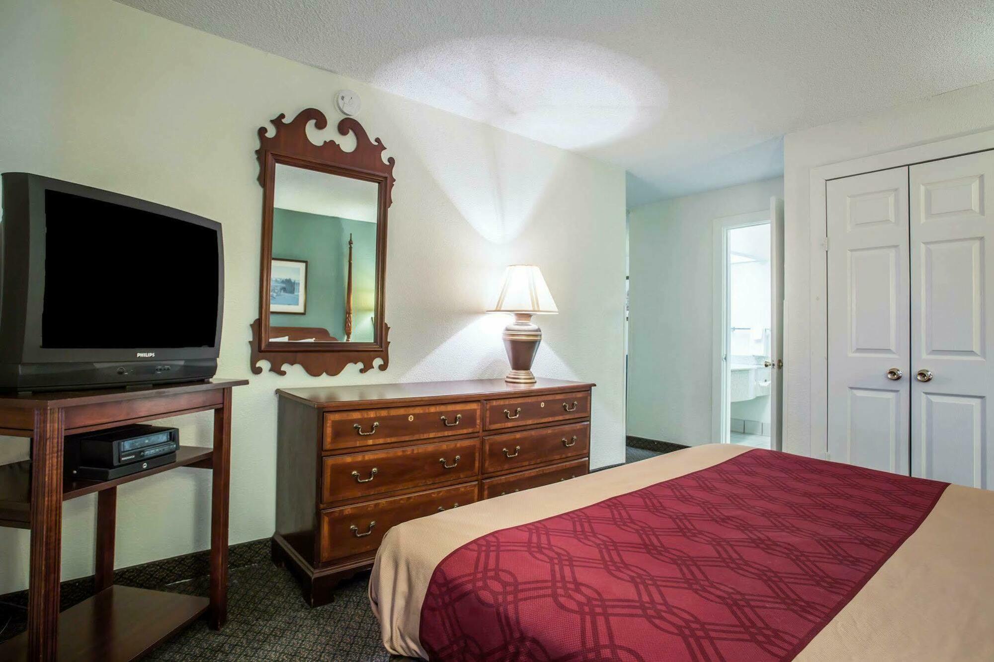 Red Roof Inn & Suites Cornelius - Lake Norman Eksteriør billede